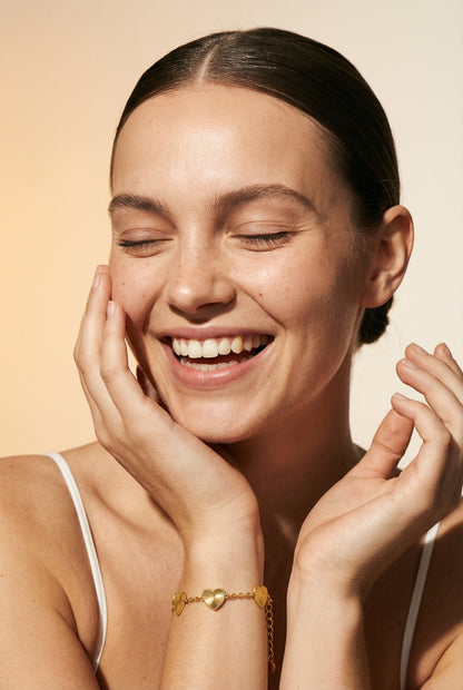 The Radiant Heart Dokulu Kalp Bileklik