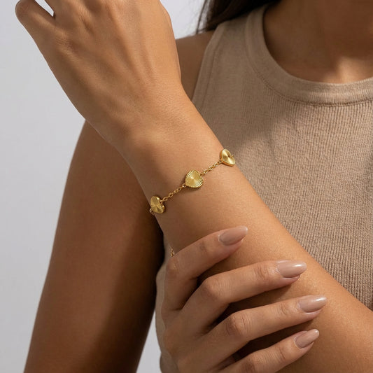 The Radiant Heart Dokulu Kalp Bileklik