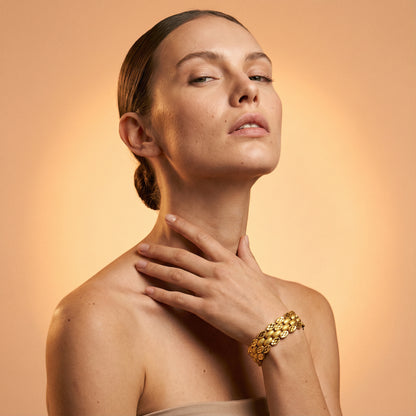 The Golden Gleam Dokulu Oval Bileklik