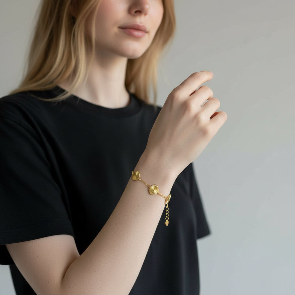 The Radiant Heart Dokulu Kalp Bileklik