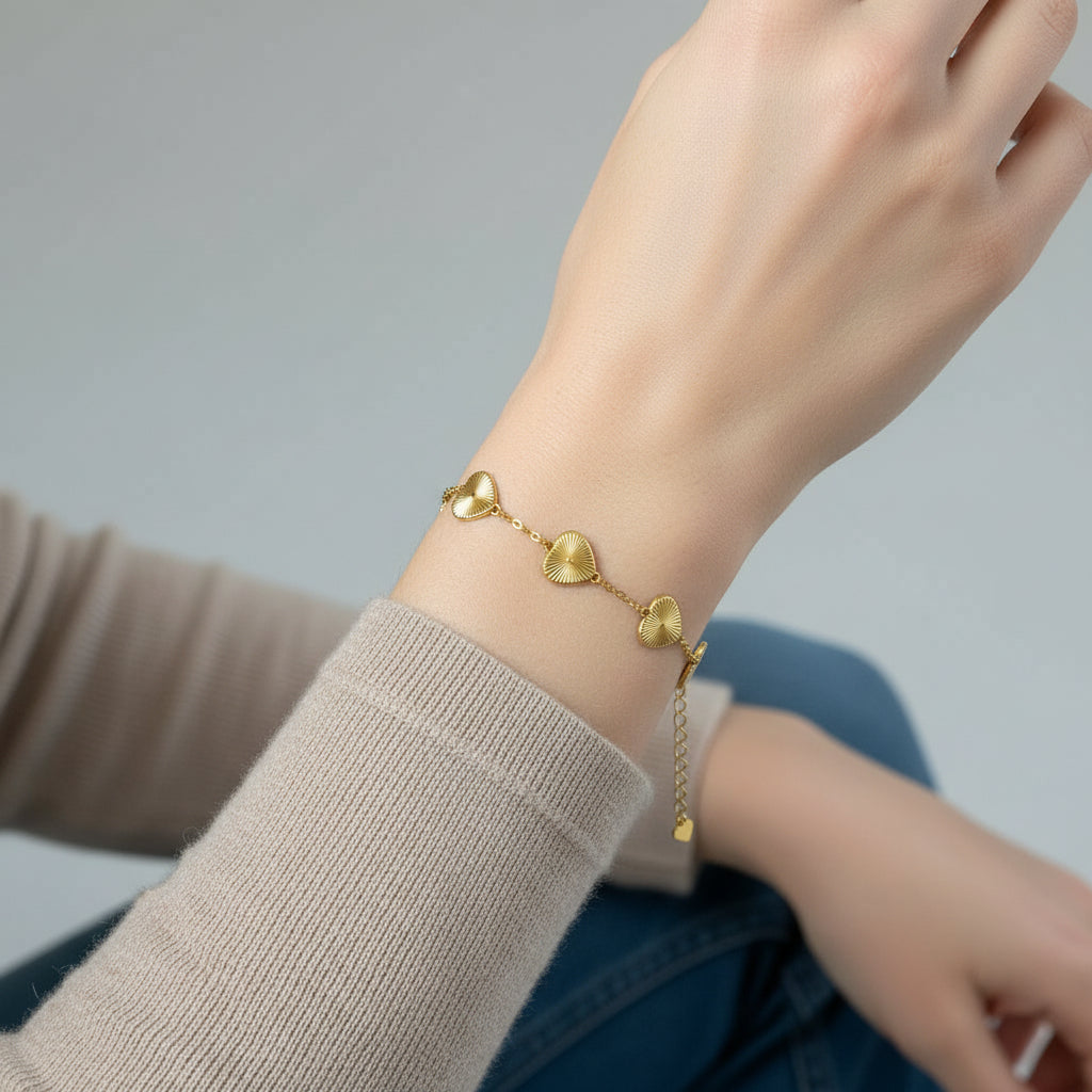 The Radiant Heart Dokulu Kalp Bileklik